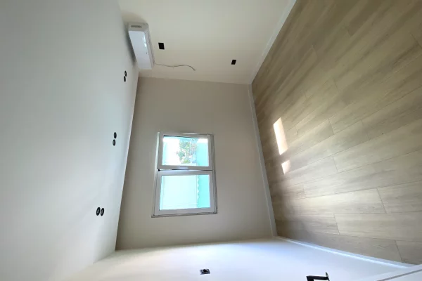 Shtepi ne shitje Apartament ne Tirane, 1+1, Mobilimi Bosh, pa mobiluar, Pagesa 150,000  Euro.