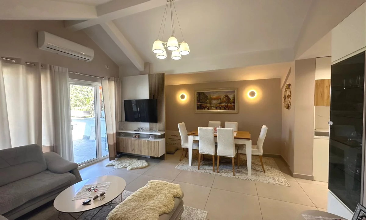 Shtepi me qera Apartament ne Tirane, 2+1, Mobilimi E mobiluar, Pagesa 70,000  Leke.