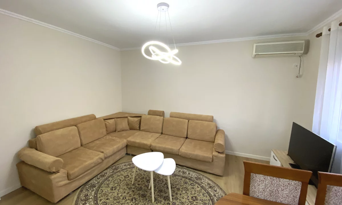 Shtepi me qera Apartament ne Tirane, 2+1, Mobilimi E mobiluar, Pagesa 65,000  Leke.