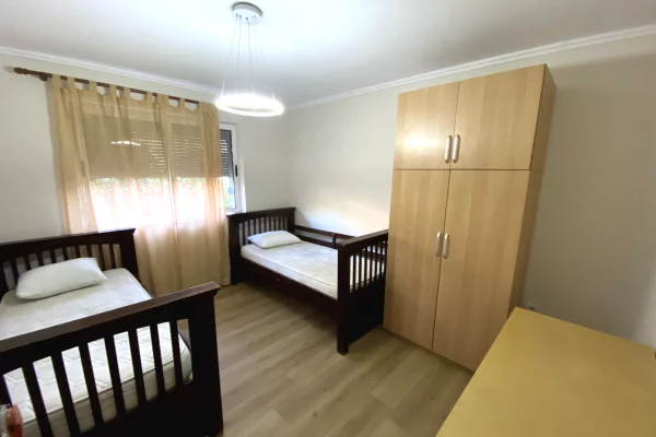 Shtepi me qera Apartament ne Tirane, 2+1, Mobilimi E mobiluar, Pagesa 65,000  Leke.