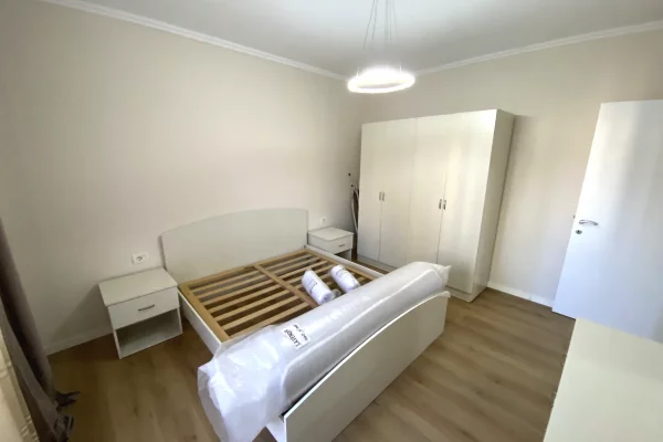 Shtepi me qera Apartament ne Tirane, 2+1, Mobilimi E mobiluar, Pagesa 65,000  Leke.