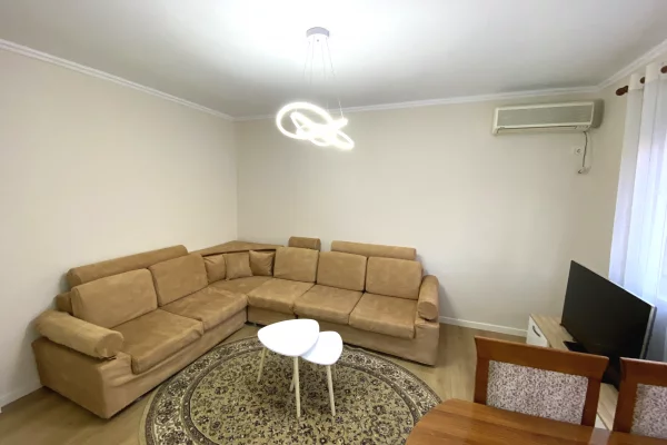 Shtepi me qera Apartament ne Tirane, 2+1, Mobilimi E mobiluar, Pagesa 65,000  Leke.