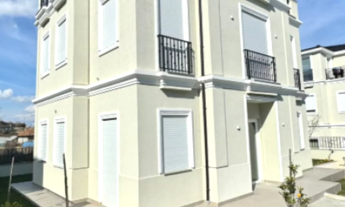Shtepi me qera Vila Luksoze ne Tirane, 4+1, Mobilimi E mobiluar, Pagesa 2,500  Euro.