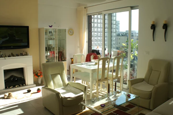 Shtepi me qera 3+1 ne Tirane - 80,000 Leke