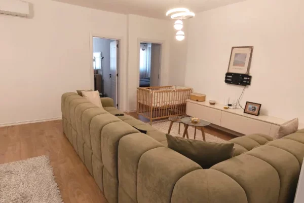 Shtepi me qera Apartament ne Tirane, 2+1, Mobilimi E mobiluar, Pagesa 50,000  Leke.