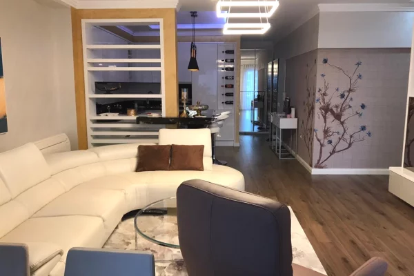 Shtepi me qera Apartament ne Tirane, 2+1, Mobilimi E mobiluar, Pagesa 1,200  Euro.