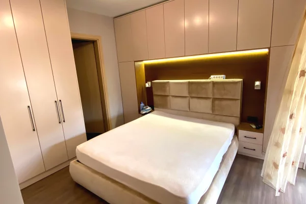 Shtepi me qera Apartament ne Tirane, 2+1, Mobilimi E mobiluar, Pagesa 65,000  Leke.