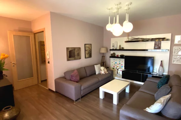 Shtepi me qera 2+1 ne Tirane - 65,000 Leke