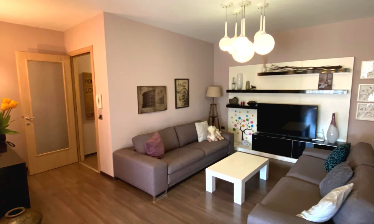 Shtepi me qera Apartament ne Tirane, 2+1, Mobilimi E mobiluar, Pagesa 65,000  Leke.