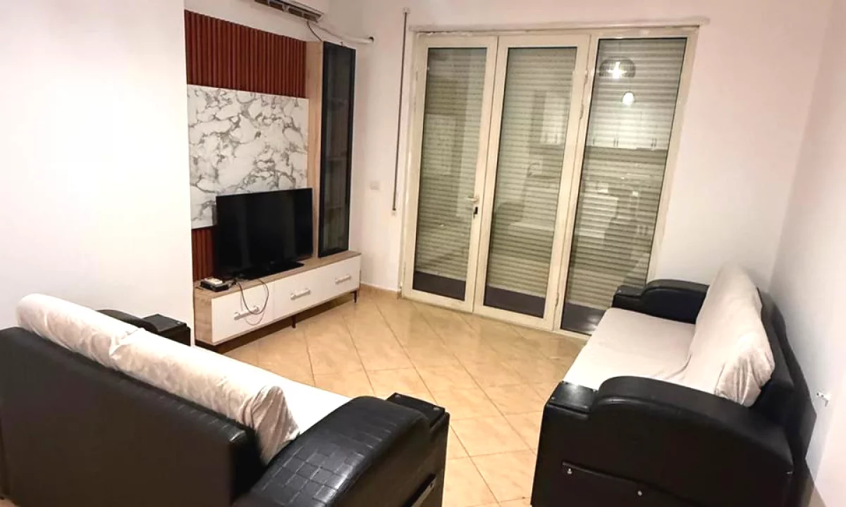 Shtepi me qera Apartament ne Tirane, 2+1, Mobilimi E mobiluar, Pagesa 70,000  Leke.