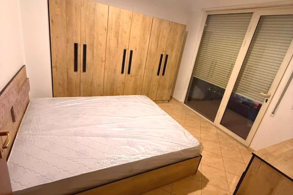 Shtepi me qera Apartament ne Tirane, 2+1, Mobilimi E mobiluar, Pagesa 70,000  Leke.