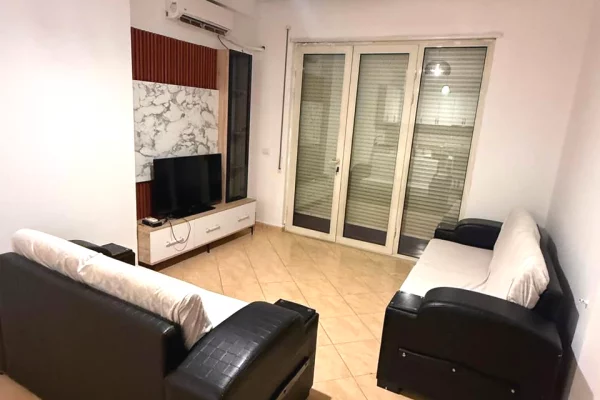 Shtepi me qera 2+1 ne Tirane - 70,000 Leke