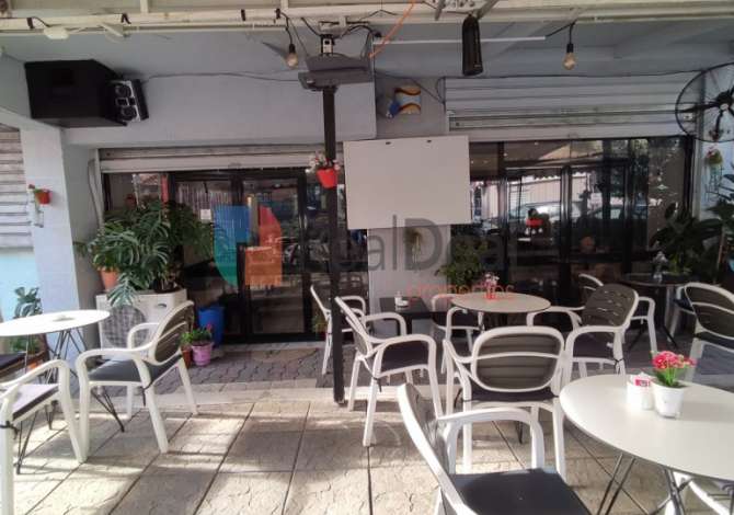 Ambient biznesi me qera 2+1 ne Tirane - 600 Euro