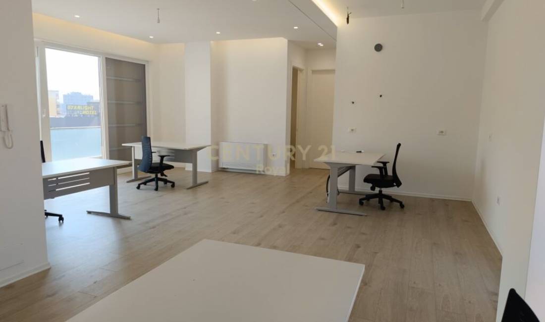 ambient biznesi me qera 2+1+2 RRUGA E DIBRES 