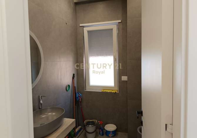 ambient biznesi me qera 2+1+2 RRUGA E DIBRES 