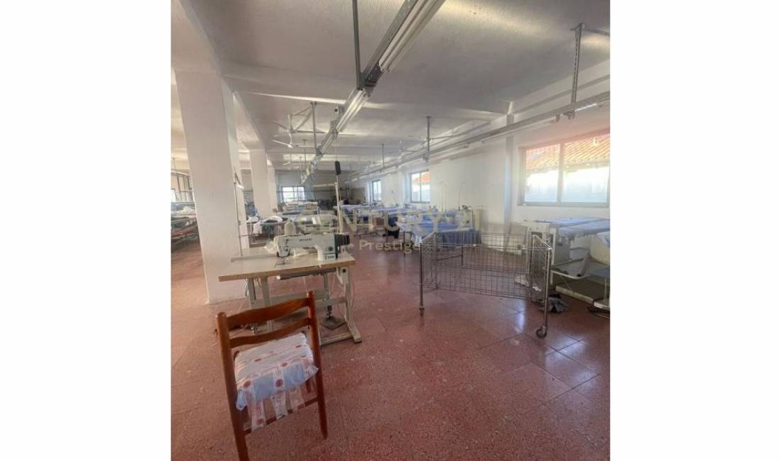 Jepet me qira kati i trete i nje godine multifunksionale ne autostraden Tirane-Durres.