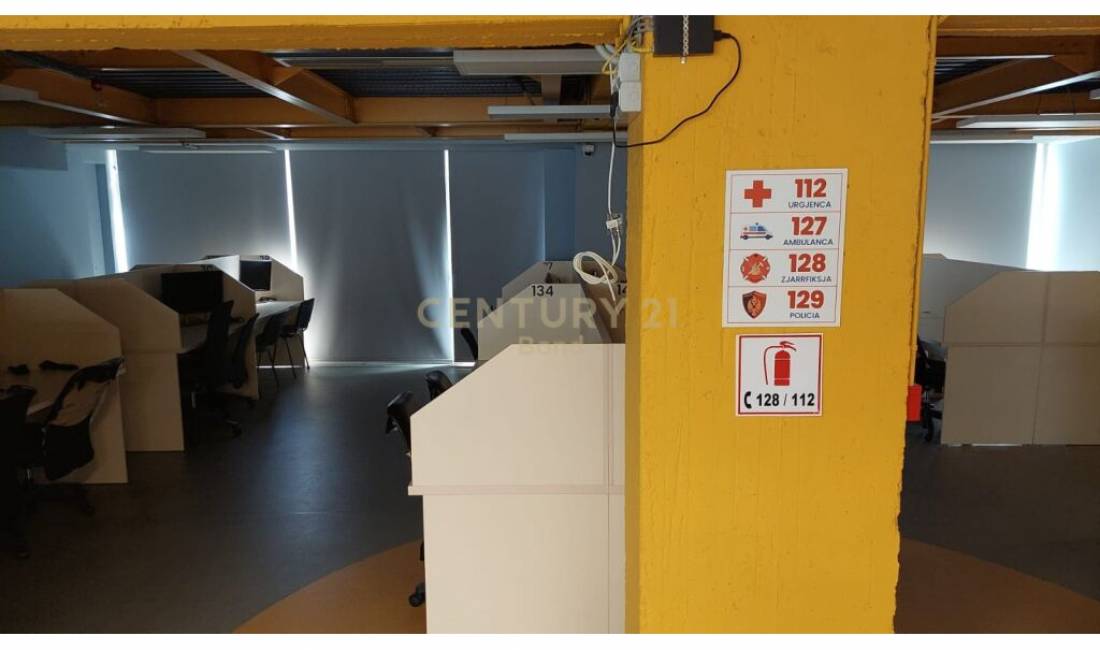 Ambient biznesi per qera tek rruga barrikadave