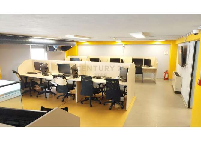 Ambient biznesi per qera tek rruga barrikadave