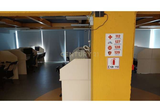 Ambient biznesi per qera tek rruga barrikadave