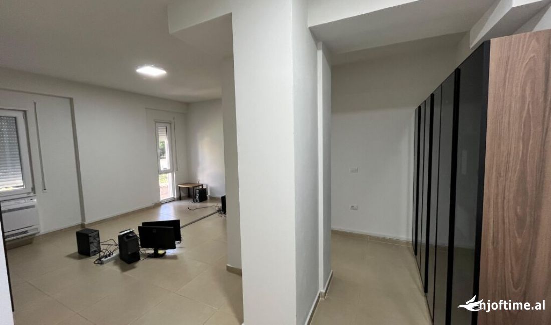 ambient me qera per zyra tekrruga e kosovareve  !