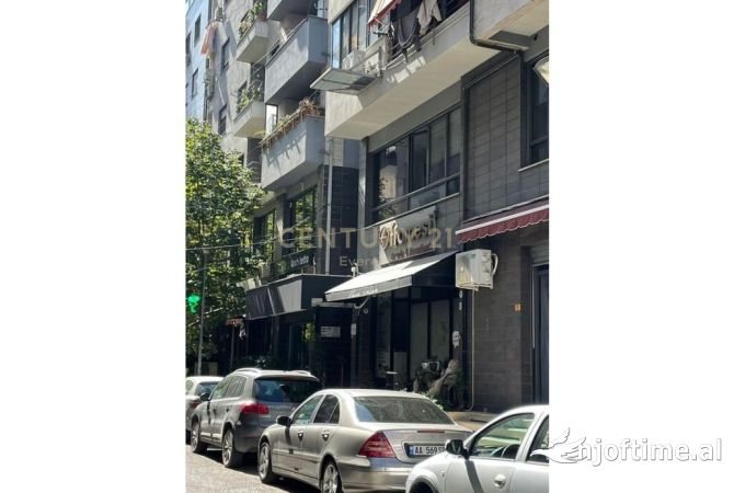 Ambiente Commerciale in Affitto 3+1 a Tirana - 2,500 Euro