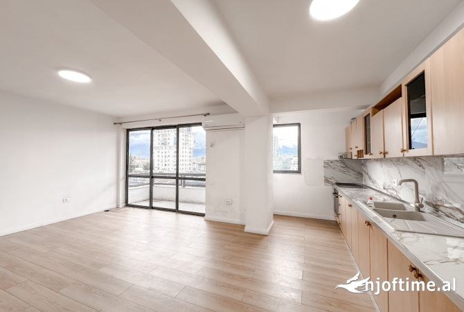 Ambiente Commerciale in Affitto 3+1 a Tirana - 80,000 Leke