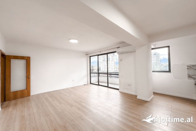 Ambiente Commerciale in Affitto 3+1 a Tirana - 80,000 Leke