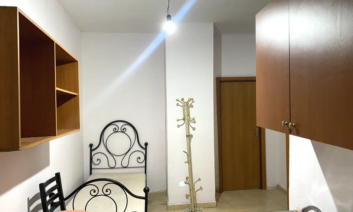 Shtepi me qera Apartament ne Tirane, Garsoniere, Mobilimi E mobiluar, Pagesa 150  Euro.