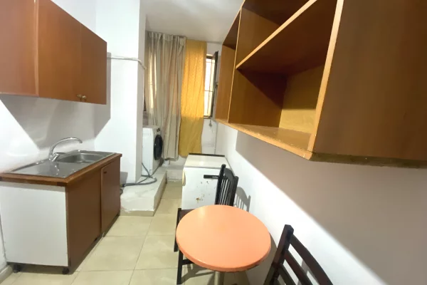 Shtepi me qera Apartament ne Tirane, Garsoniere, Mobilimi E mobiluar, Pagesa 150  Euro.