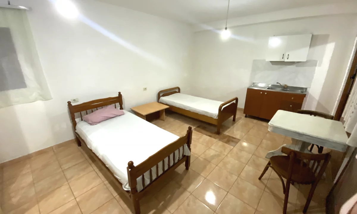 Shtepi me qera Shtepi Private ne Tirane, Garsoniere, Mobilimi E mobiluar, Pagesa 170  Euro.