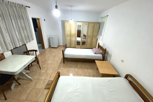 Shtepi me qera Shtepi Private ne Tirane, Garsoniere, Mobilimi E mobiluar, Pagesa 170  Euro.