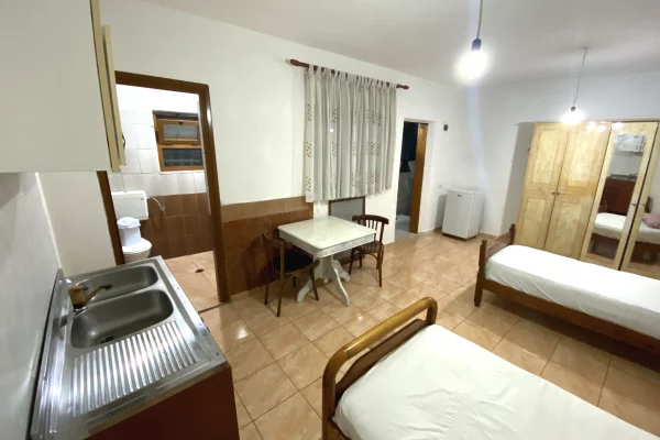 Shtepi me qera Shtepi Private ne Tirane, Garsoniere, Mobilimi E mobiluar, Pagesa 170  Euro.