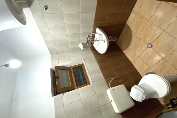 Shtepi me qera Shtepi Private ne Tirane, Garsoniere, Mobilimi E mobiluar, Pagesa 170  Euro.