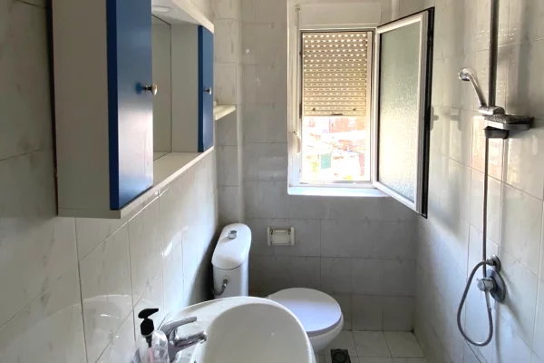 Shtepi me qera Apartament ne Tirane, 2+1, Mobilimi E mobiluar, Pagesa 47,000  Leke.