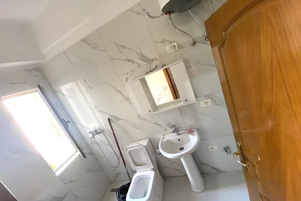 Shtepi me qera Apartament ne Tirane, 2+1, Mobilimi E mobiluar, Pagesa 45,000  Leke.