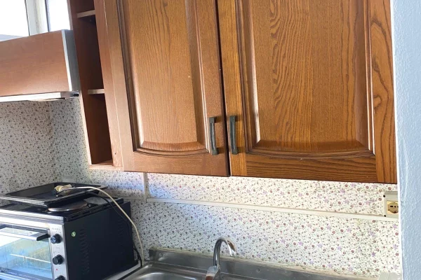 Shtepi me qera Apartament ne Tirane, Garsoniere, Mobilimi E mobiluar, Pagesa 320  Euro.