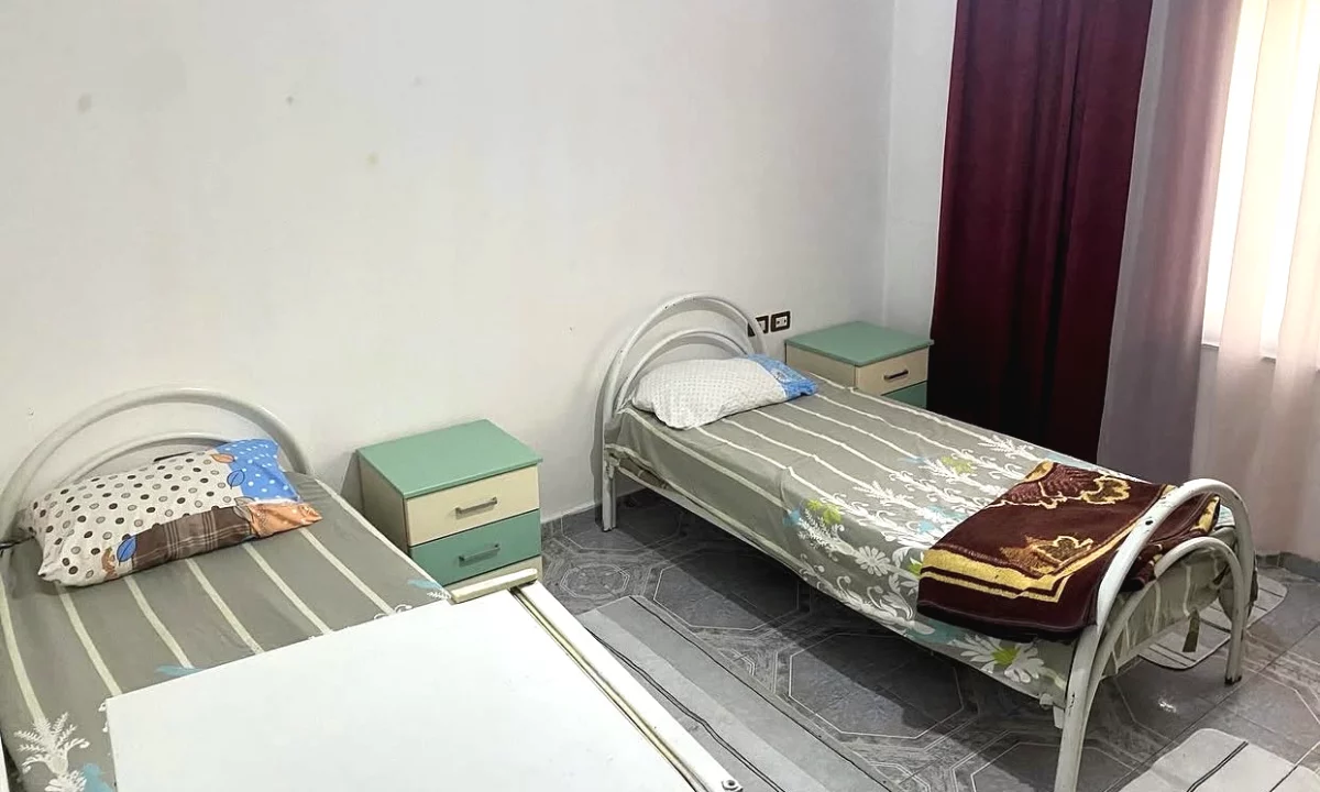 Shtepi me qera Shtepi Private ne Tirane, Garsoniere, Mobilimi E mobiluar, Pagesa 170  Euro.