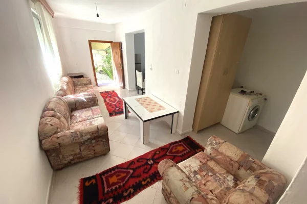 Shtepi me qera Vila Luksoze ne Tirane, 1+1, Mobilimi E mobiluar, Pagesa 30,000  Leke.