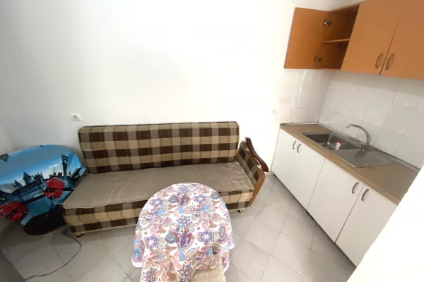Shtepi me qera Vila Luksoze ne Tirane, 1+1, Mobilimi E mobiluar, Pagesa 30,000  Leke.