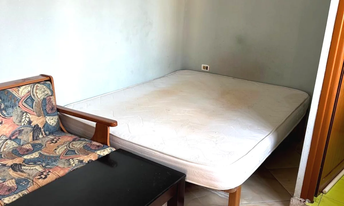 Shtepi me qera Shtepi Private ne Tirane, Garsoniere, Mobilimi E mobiluar, Pagesa 20,000  Leke.