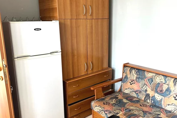 Shtepi me qera Shtepi Private ne Tirane, Garsoniere, Mobilimi E mobiluar, Pagesa 20,000  Leke.