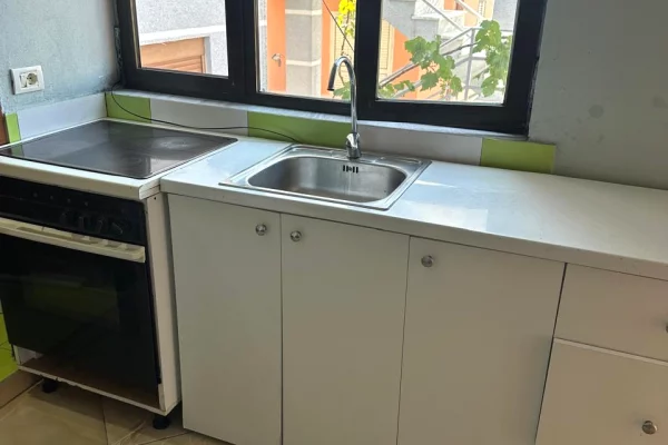 Shtepi me qera Shtepi Private ne Tirane, Garsoniere, Mobilimi E mobiluar, Pagesa 20,000  Leke.
