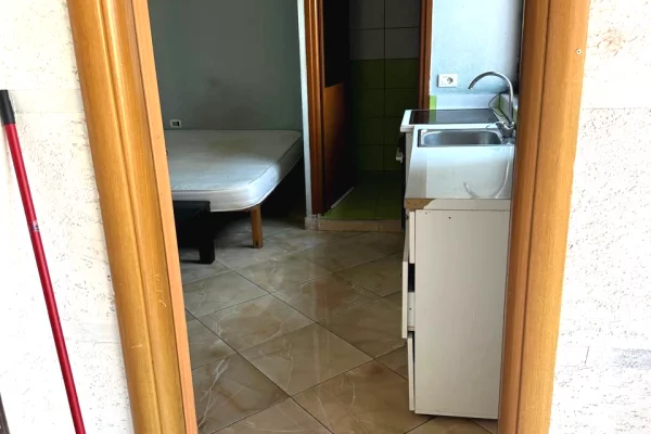 Shtepi me qera Shtepi Private ne Tirane, Garsoniere, Mobilimi E mobiluar, Pagesa 20,000  Leke.