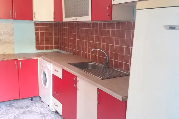 Shtepi me qera Shtepi Private ne Tirane, Garsoniere, Mobilimi E mobiluar, Pagesa 20,000  Leke.