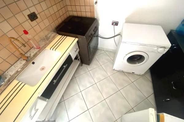 Shtepi me qera Vila Luksoze ne Tirane, Garsoniere, Mobilimi E mobiluar, Pagesa 25,000  Leke.
