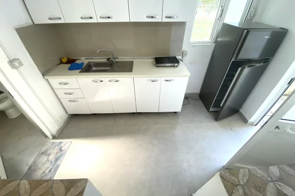 Shtepi me qera Vila Luksoze ne Tirane, Garsoniere, Mobilimi E mobiluar, Pagesa 20,000  Leke.