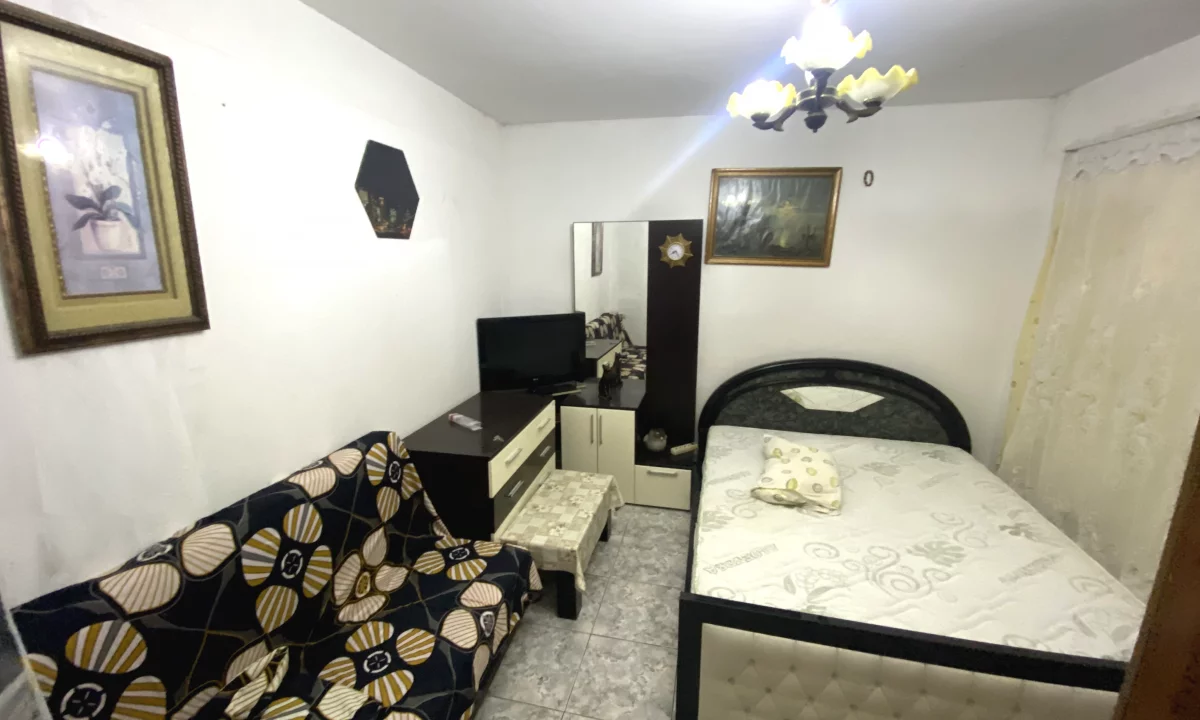 Shtepi me qera Shtepi Private ne Tirane, 1+1, Mobilimi E mobiluar, Pagesa 20,000  Leke.