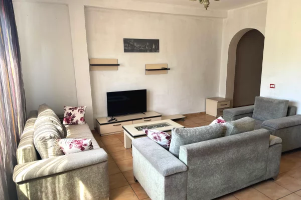 Shtepi me qera 2+1 ne Tirane - 40,000 Leke