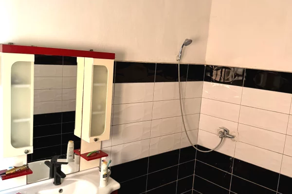 Shtepi me qera Vila Luksoze ne Tirane, 2+1, Mobilimi E mobiluar, Pagesa 40,000  Leke.