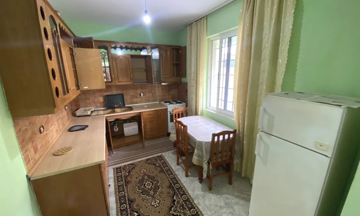 Casa privata/Indipendente in affitto a Tirana 2+1, Arredato